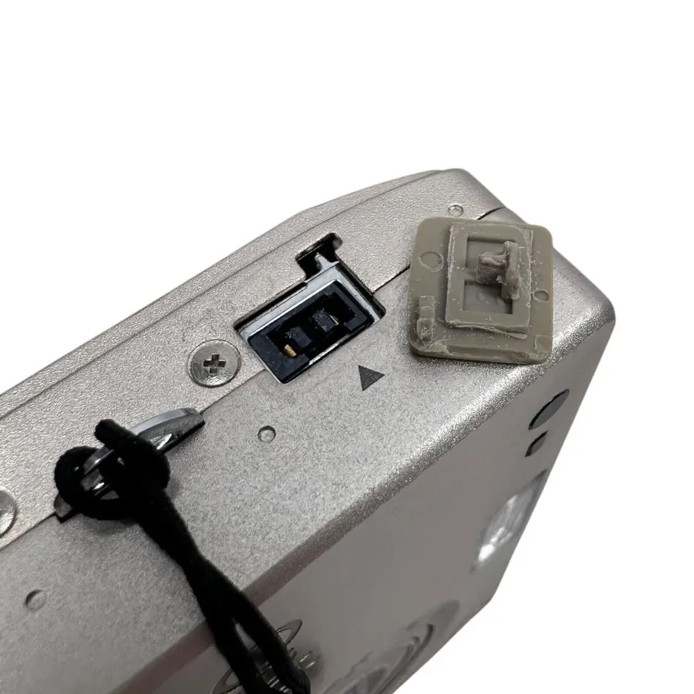 Pentax Optio S4 Digital Camera 3x Optical Zoom Silver‎ LCD UNTESTED For Parts